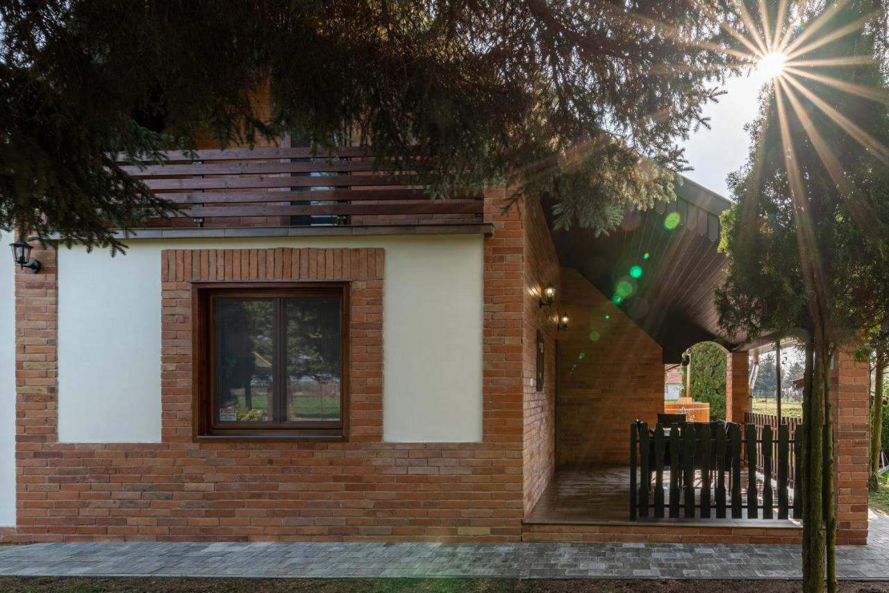 Posteleki Vendeghaz-Nyugalom Szigetei Villa Jula Exterior foto