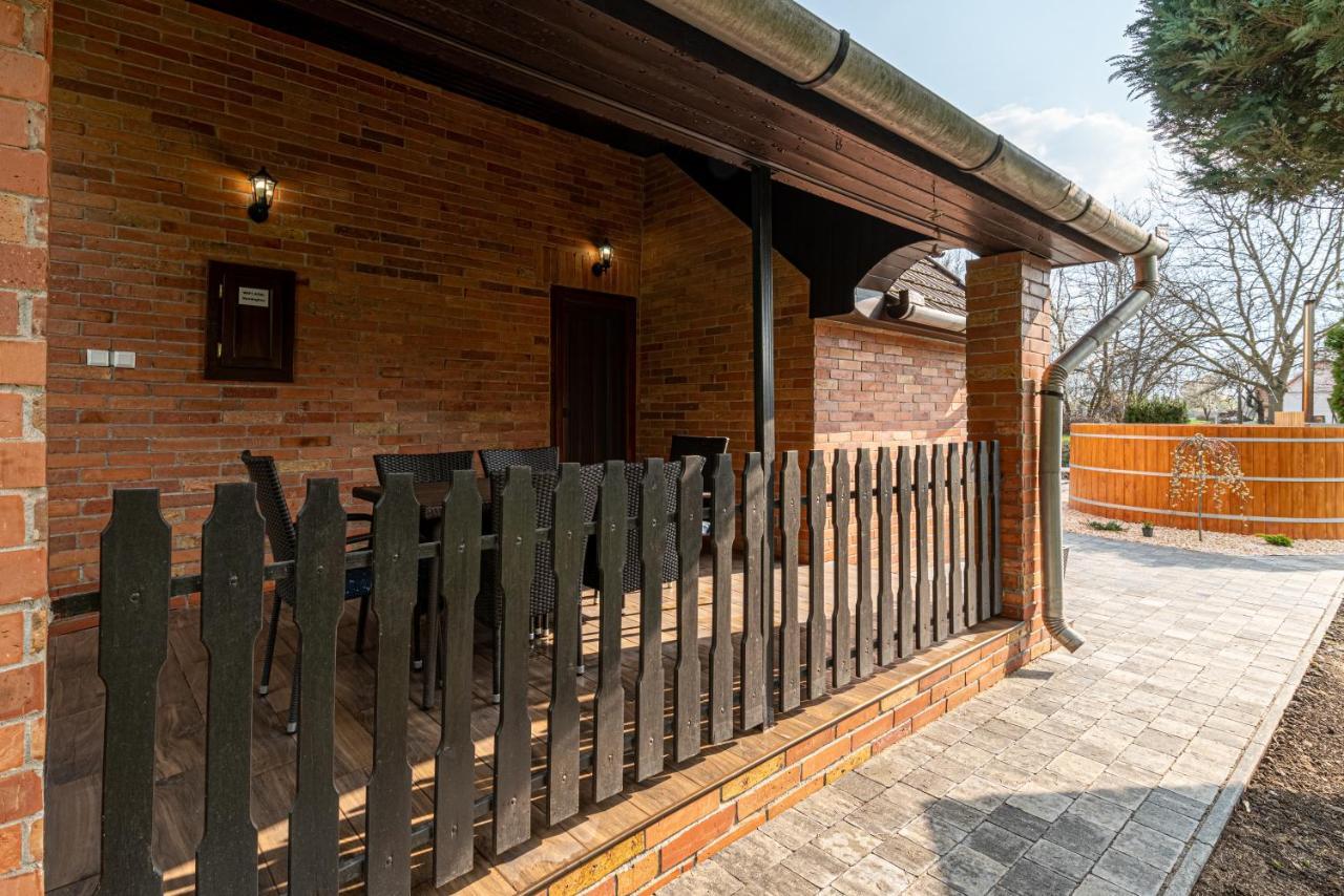 Posteleki Vendeghaz-Nyugalom Szigetei Villa Jula Exterior foto