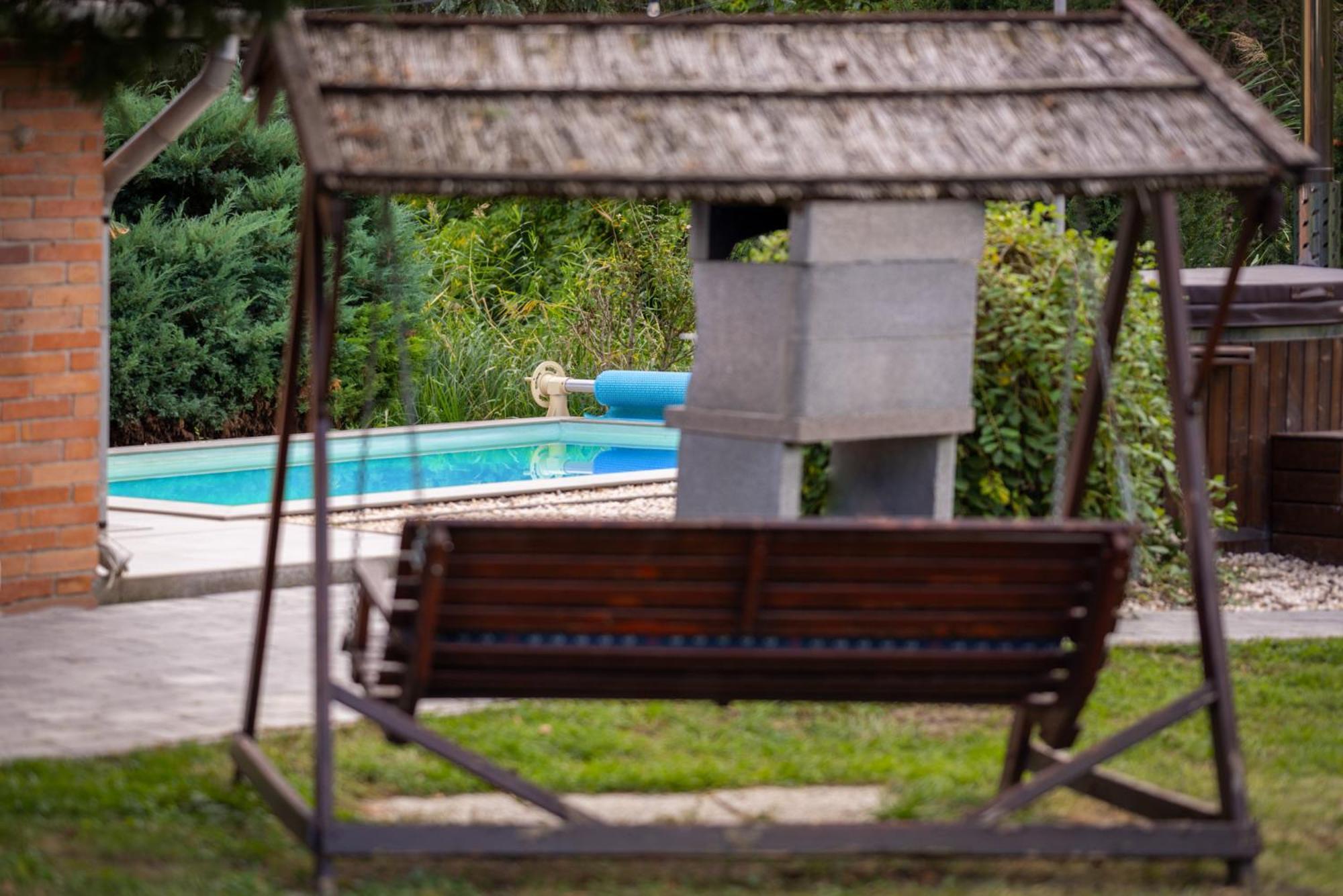 Posteleki Vendeghaz-Nyugalom Szigetei Villa Jula Exterior foto